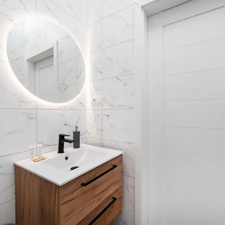 Cozy Urban By Bookinghost Apartment *